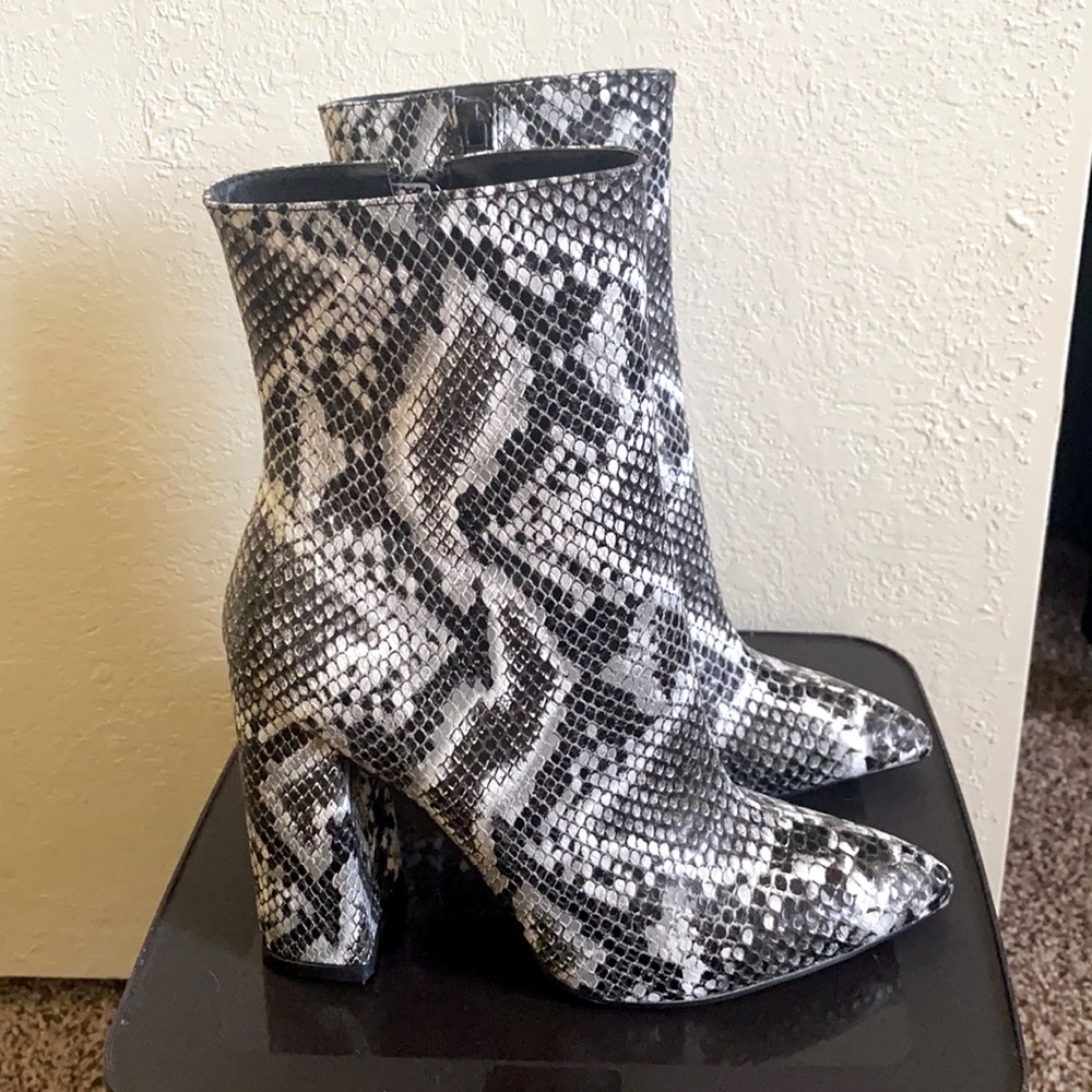 Cute boots never worn